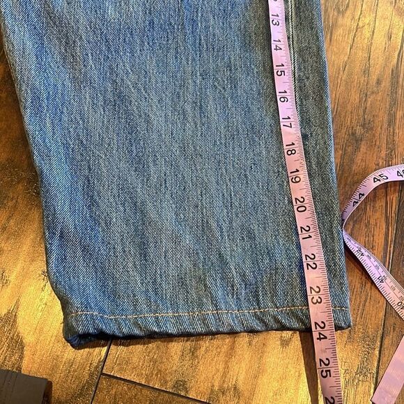 Levi’s 501 Button Fly Jean shorts in EUC size 36 - Picture 6 of 6